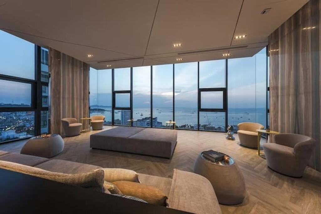 The Base Central Pattaya Εξωτερικό φωτογραφία