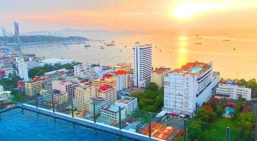 The Base Central Pattaya Εξωτερικό φωτογραφία