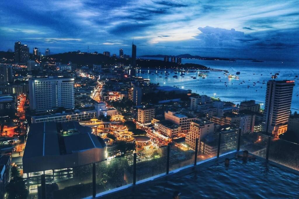 The Base Central Pattaya Εξωτερικό φωτογραφία