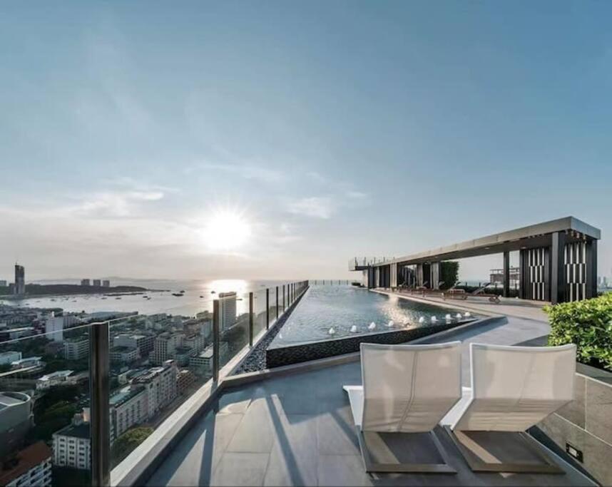 The Base Central Pattaya Εξωτερικό φωτογραφία