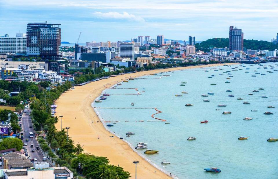 The Base Central Pattaya Εξωτερικό φωτογραφία