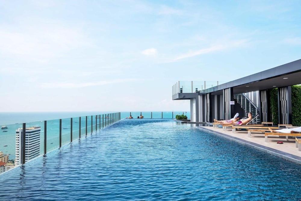 The Base Central Pattaya Εξωτερικό φωτογραφία